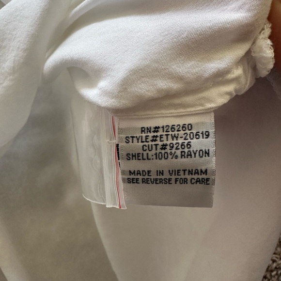 Velvet Heart Women’s White Button Down Shirt Rayon Roll Tab Sleeve Size Small - Picture 7 of 7